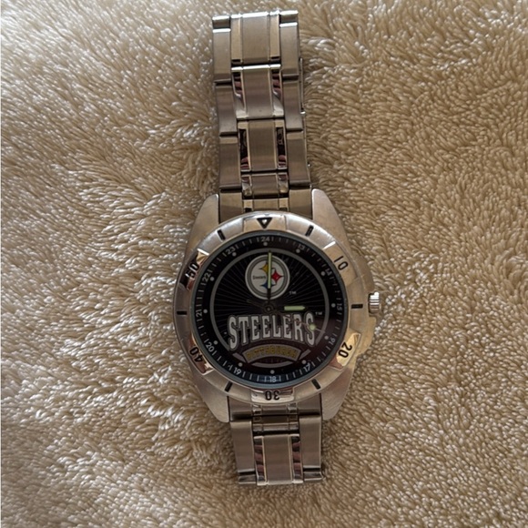 Steelers Logo Silver Watch - Picture 1 of 2